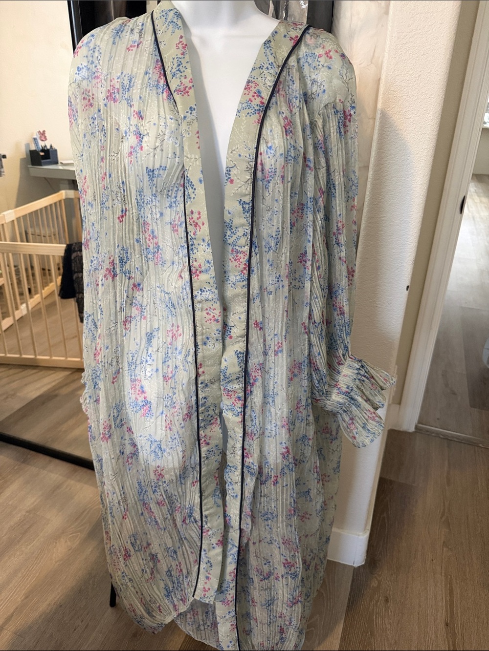 Floral Pleated Lightweight Long Jacket in Mint